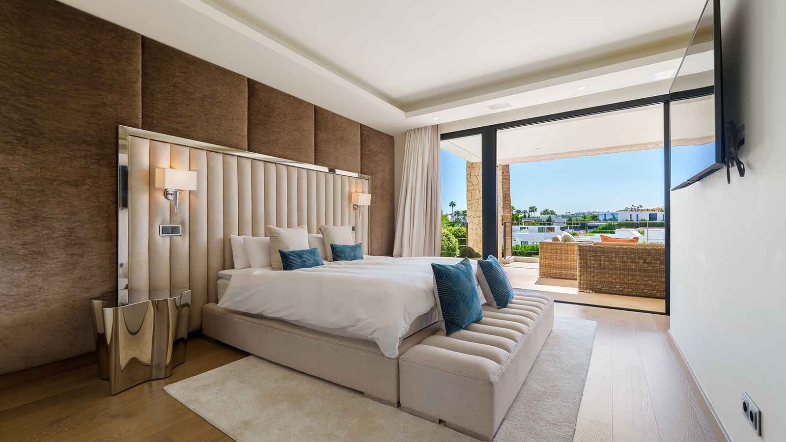 6 soverom Villa til salgs i Nueva Andalucia med svømmebasseng - € 4 290 000 (Ref: 9670366)