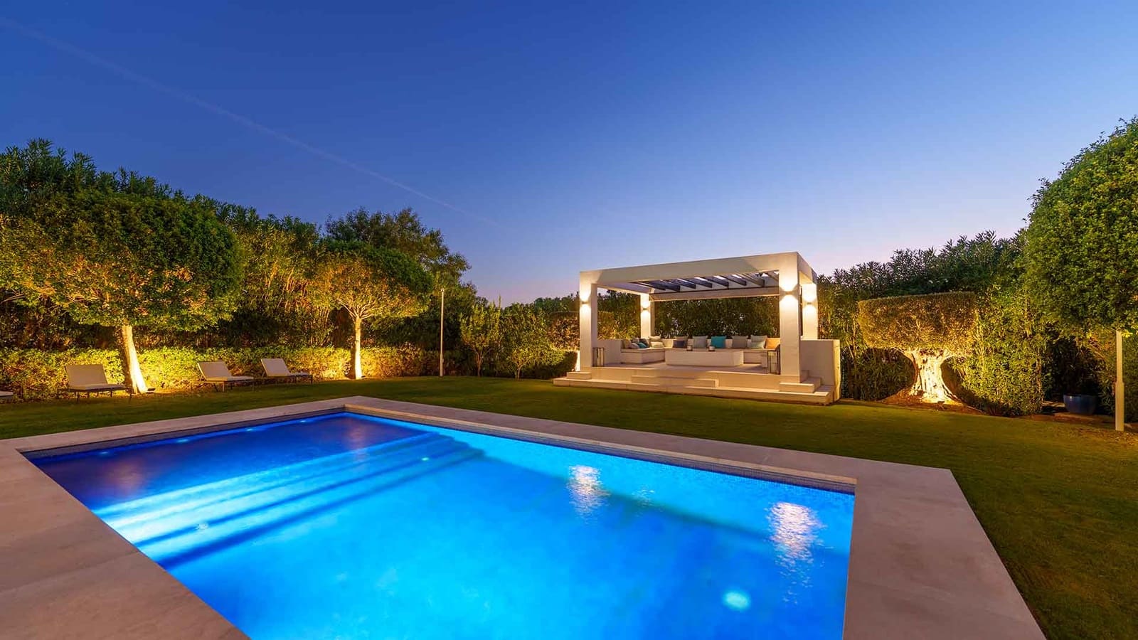 6 soverom Villa til salgs i Nueva Andalucia med svømmebasseng - € 4 290 000 (Ref: 9670366)