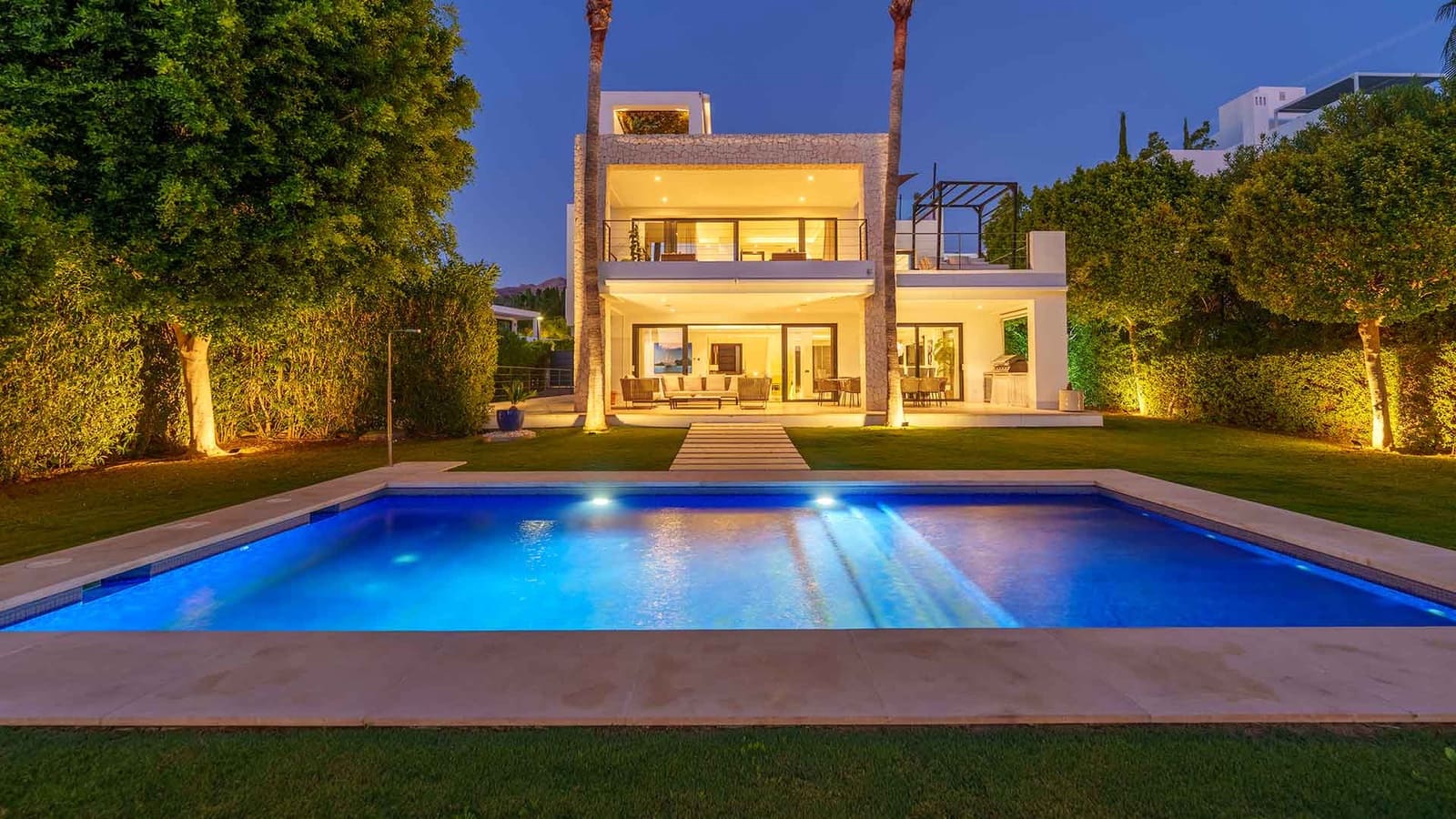 6 soverom Villa til salgs i Nueva Andalucia med svømmebasseng - € 4 290 000 (Ref: 9670366)