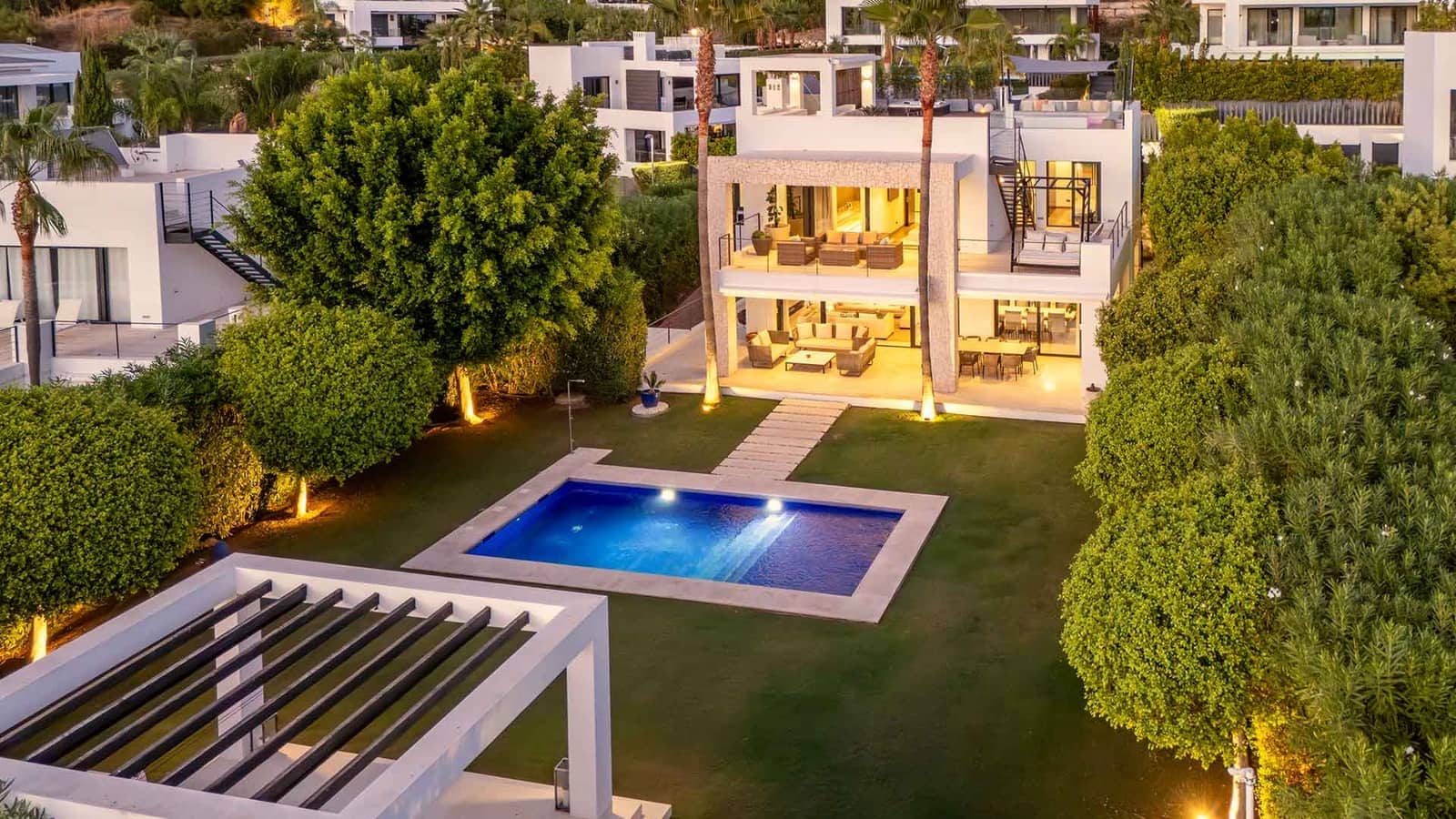 6 soverom Villa til salgs i Nueva Andalucia med svømmebasseng - € 4 290 000 (Ref: 9670366)