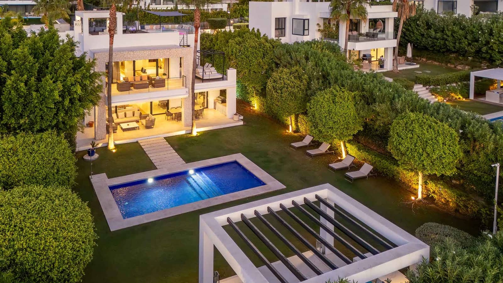 6 soverom Villa til salgs i Nueva Andalucia med svømmebasseng - € 4 290 000 (Ref: 9670366)