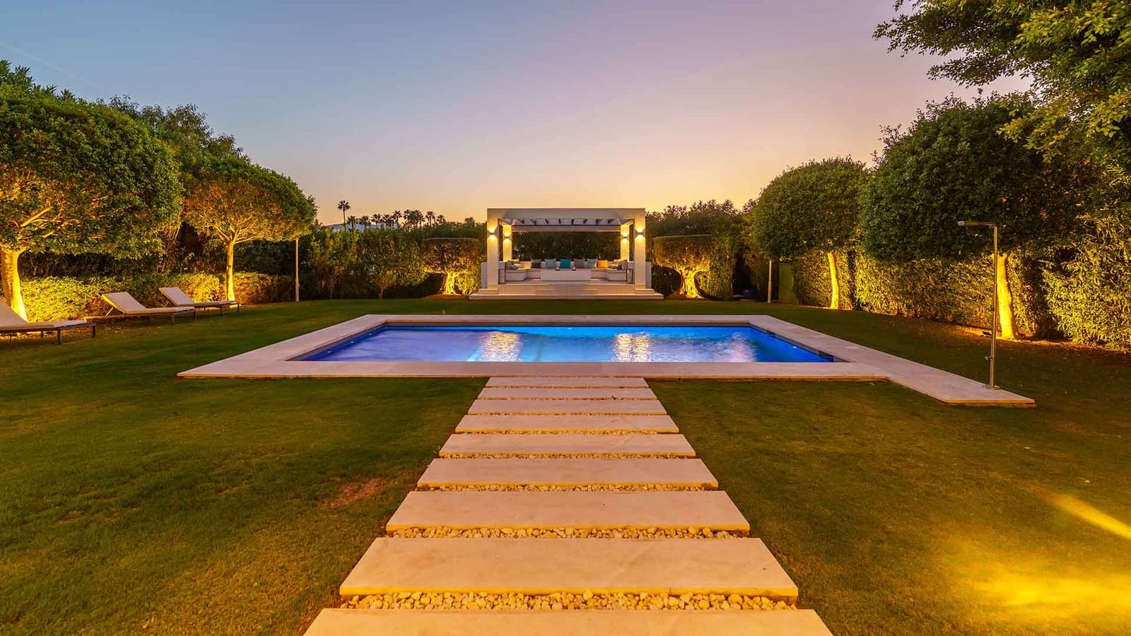 6 soverom Villa til salgs i Nueva Andalucia med svømmebasseng - € 4 290 000 (Ref: 9670366)