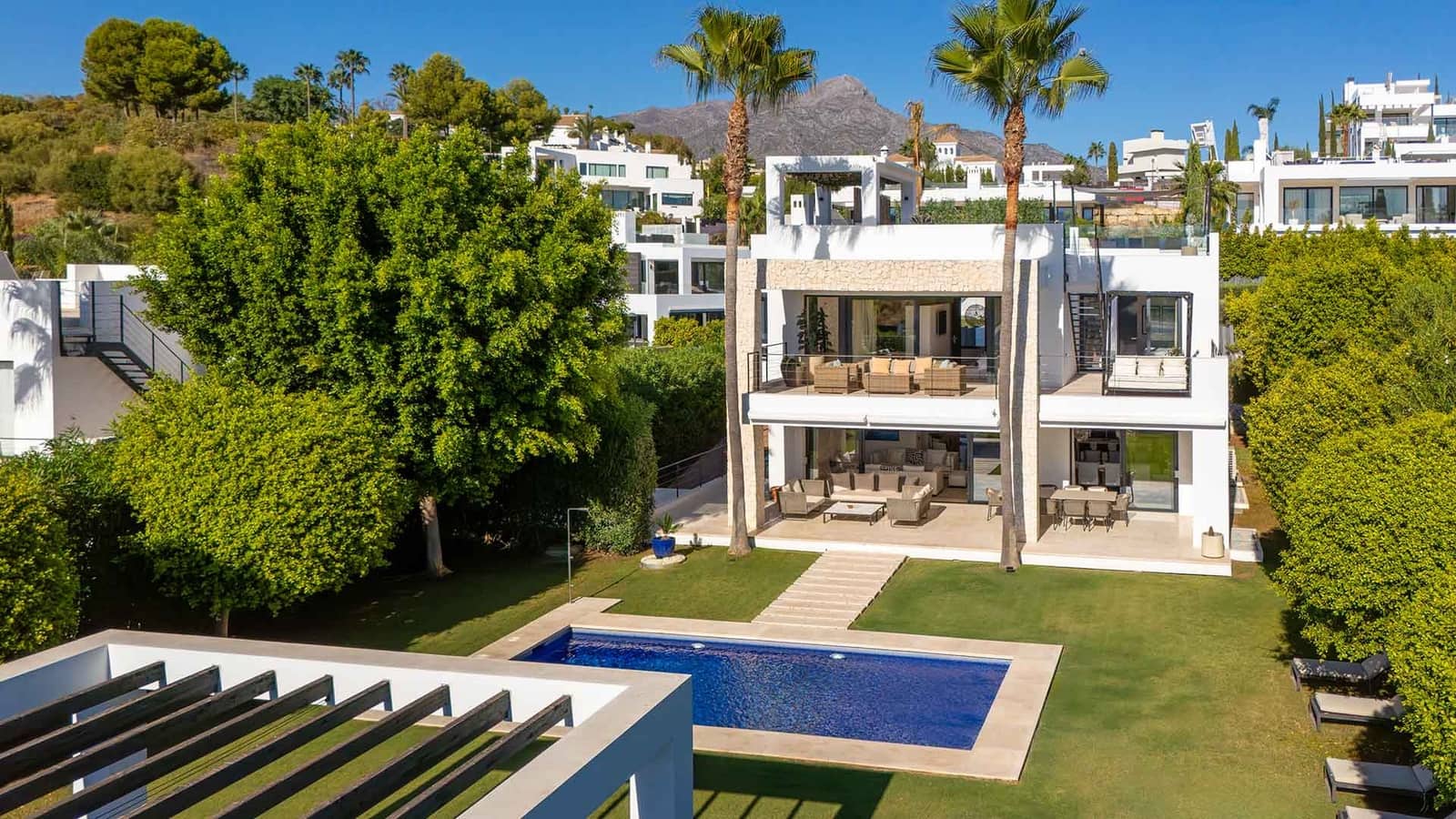 6 soverom Villa til salgs i Nueva Andalucia med svømmebasseng - € 4 290 000 (Ref: 9670366)