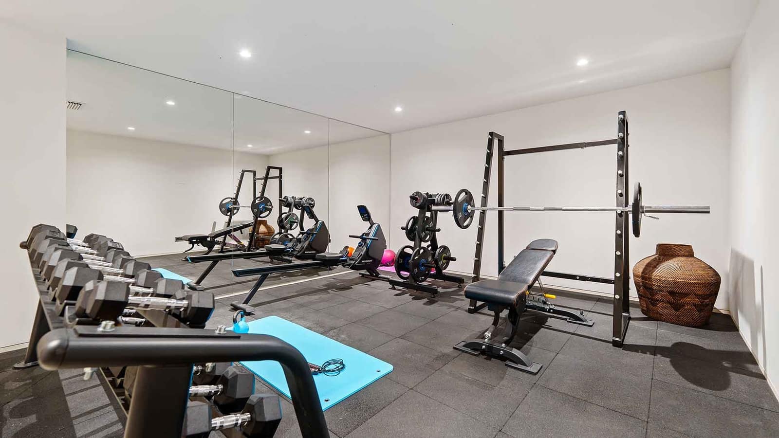 6 bedroom Villa for sale in Nueva Andalucia with pool - € 4,190,000 (Ref: 9674093)