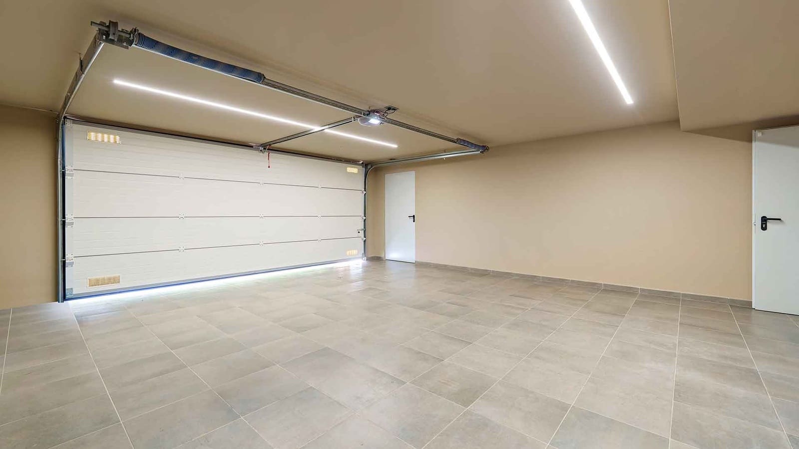 6 bedroom Villa for sale in Nueva Andalucia with pool - € 4,190,000 (Ref: 9674093)