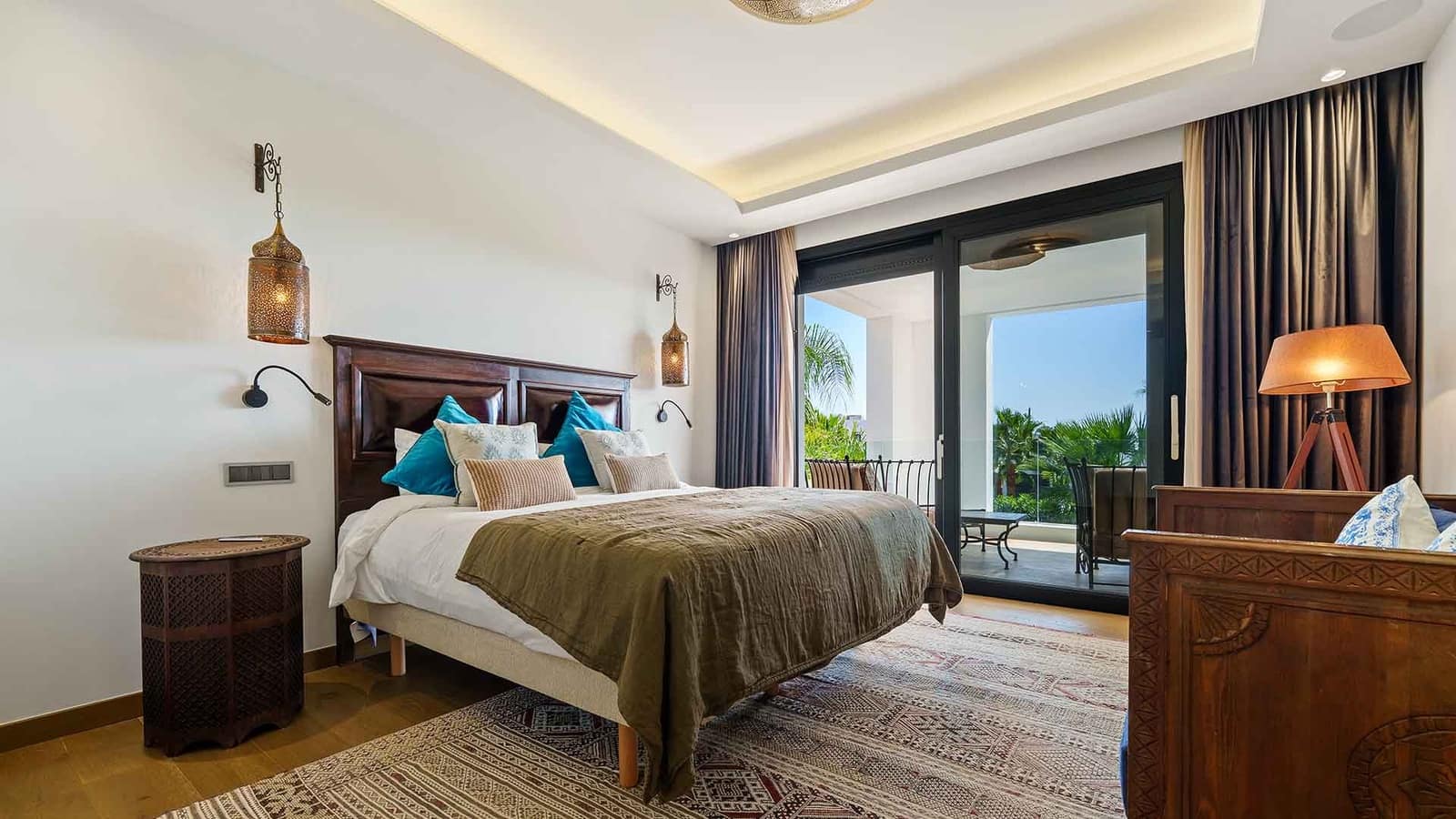 6 bedroom Villa for sale in Nueva Andalucia with pool - € 4,190,000 (Ref: 9674093)