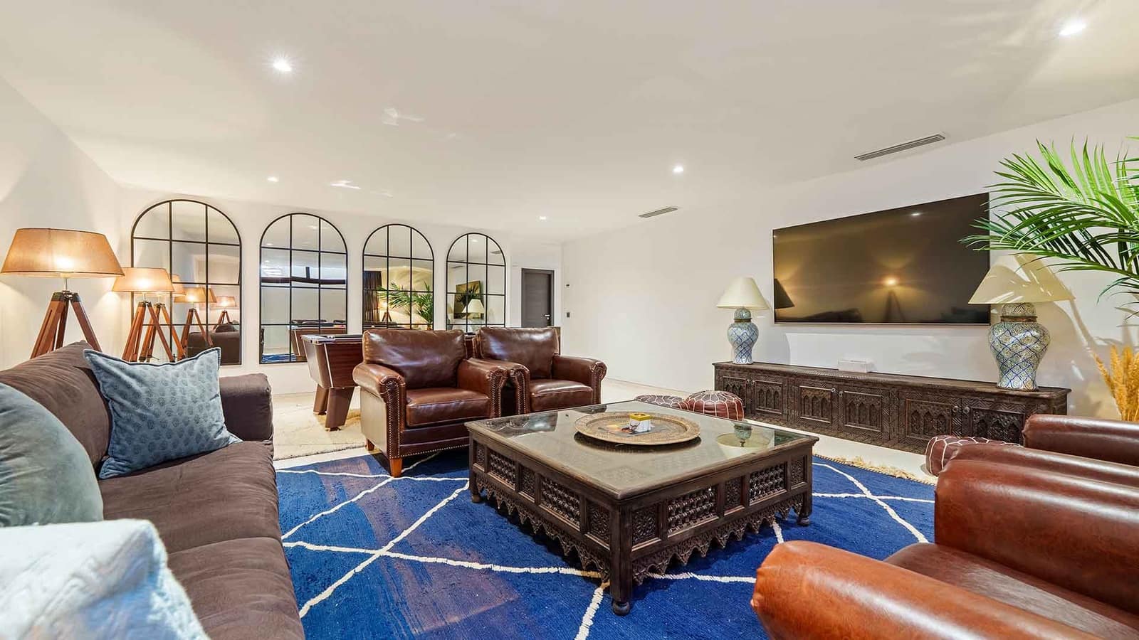 6 bedroom Villa for sale in Nueva Andalucia with pool - € 4,190,000 (Ref: 9674093)