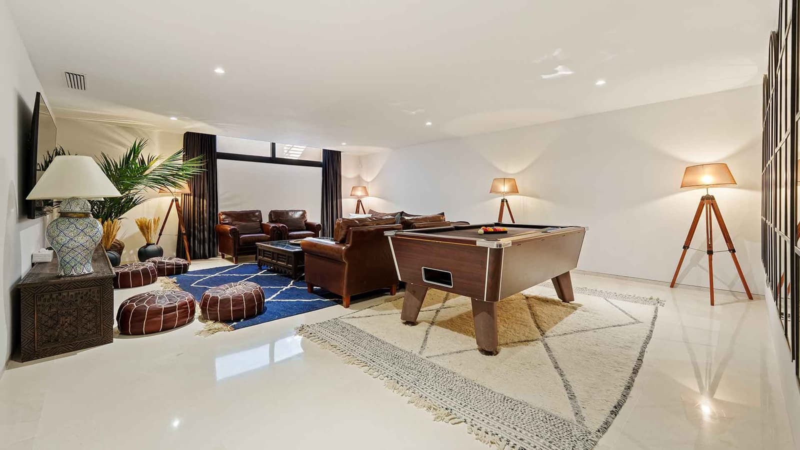 6 bedroom Villa for sale in Nueva Andalucia with pool - € 4,190,000 (Ref: 9674093)