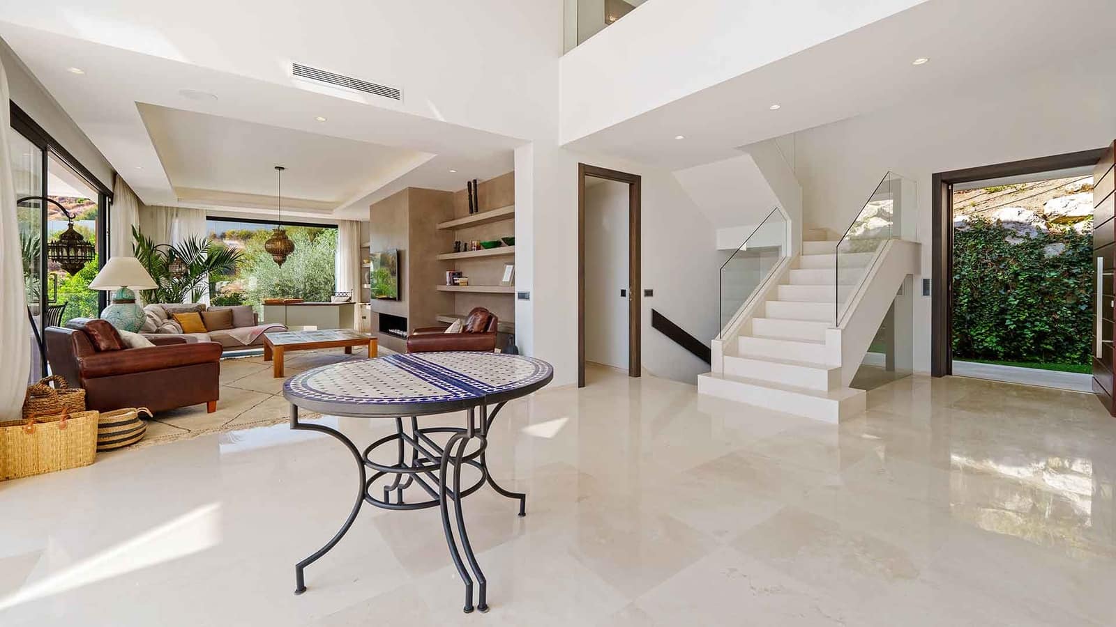 6 bedroom Villa for sale in Nueva Andalucia with pool - € 4,190,000 (Ref: 9674093)