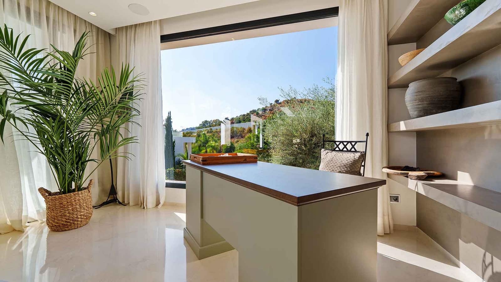 6 bedroom Villa for sale in Nueva Andalucia with pool - € 4,190,000 (Ref: 9674093)