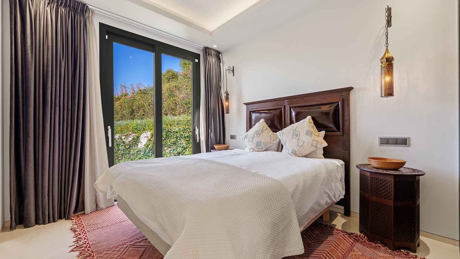 6 bedroom Villa for sale in Nueva Andalucia with pool - € 4,190,000 (Ref: 9674093)