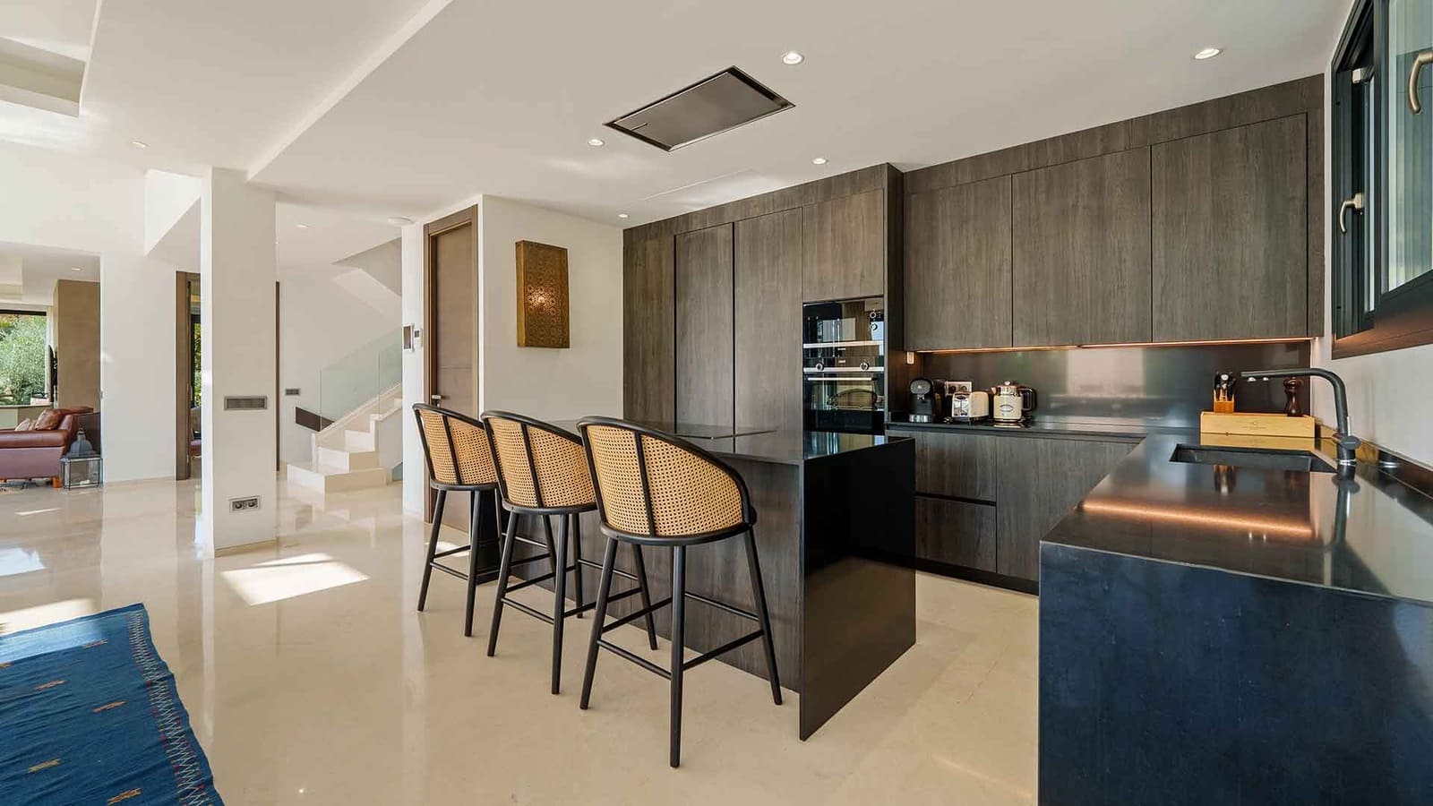 6 bedroom Villa for sale in Nueva Andalucia with pool - € 4,190,000 (Ref: 9674093)