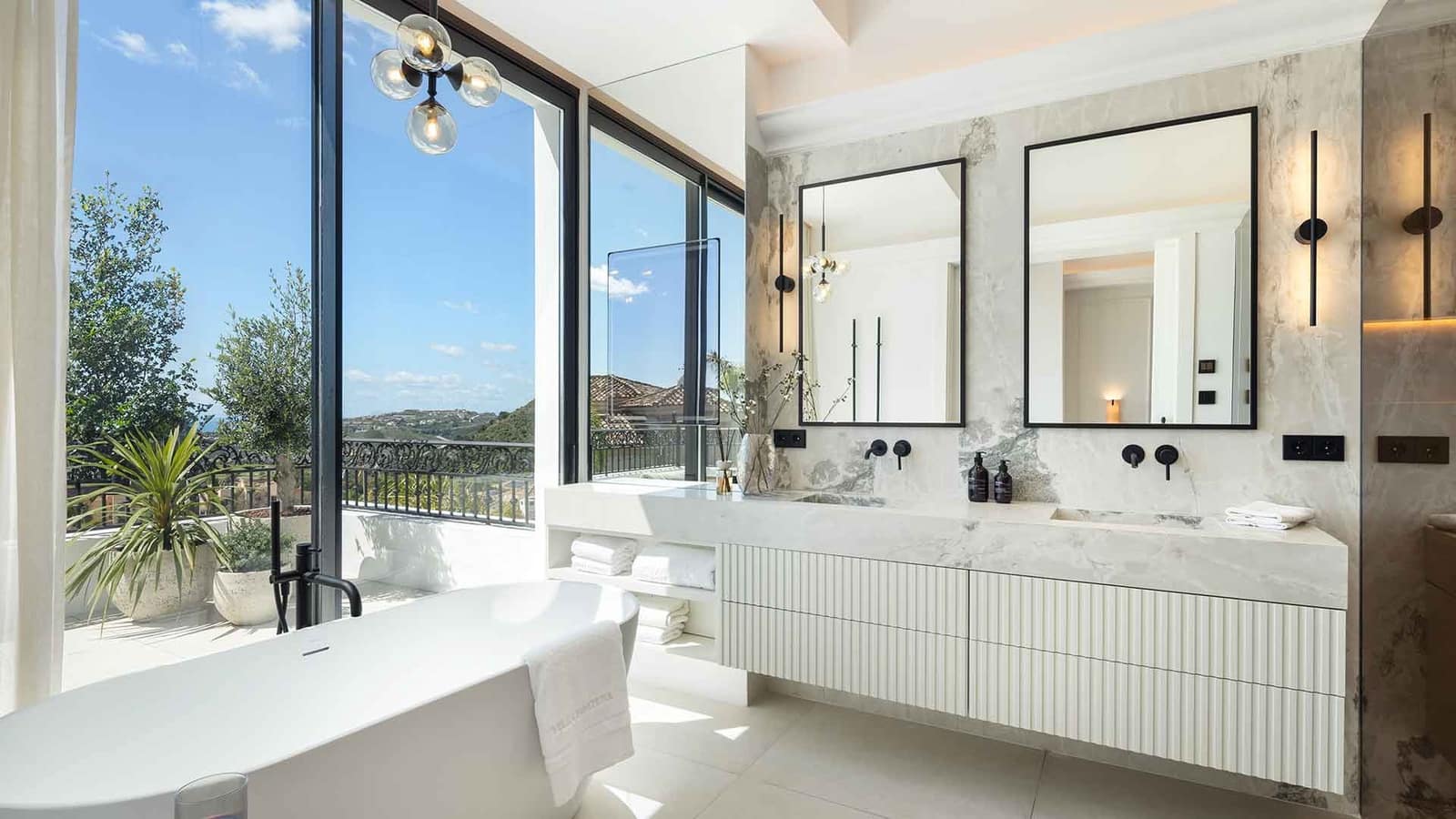 5 bedroom Villa for sale in Los Arqueros with pool - € 5,495,000 (Ref: 9695247)