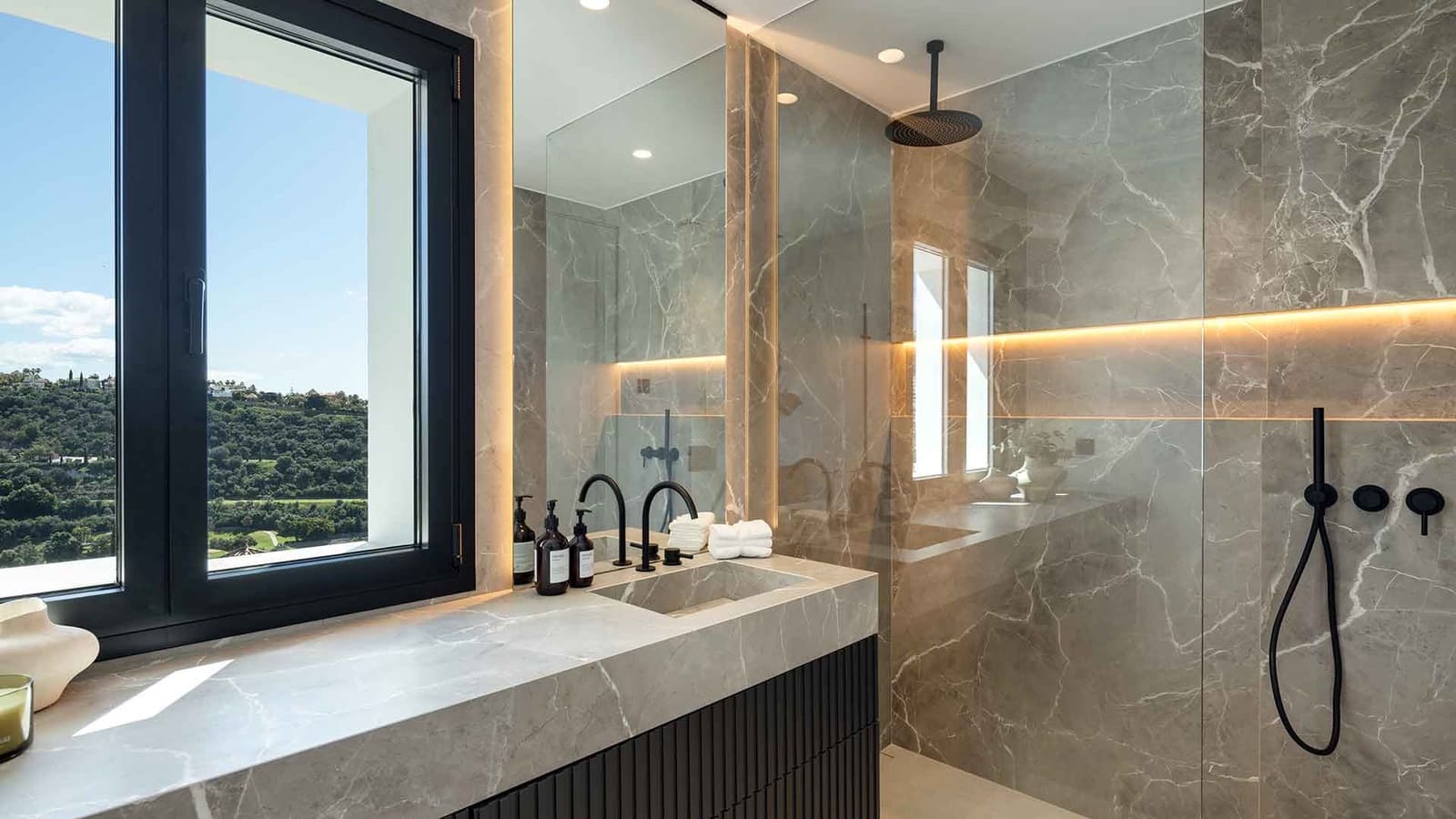 5 bedroom Villa for sale in Los Arqueros with pool - € 5,495,000 (Ref: 9695247)