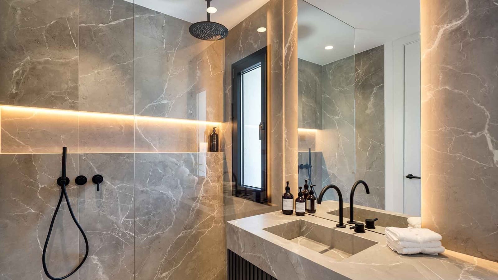 5 bedroom Villa for sale in Los Arqueros with pool - € 5,495,000 (Ref: 9695247)