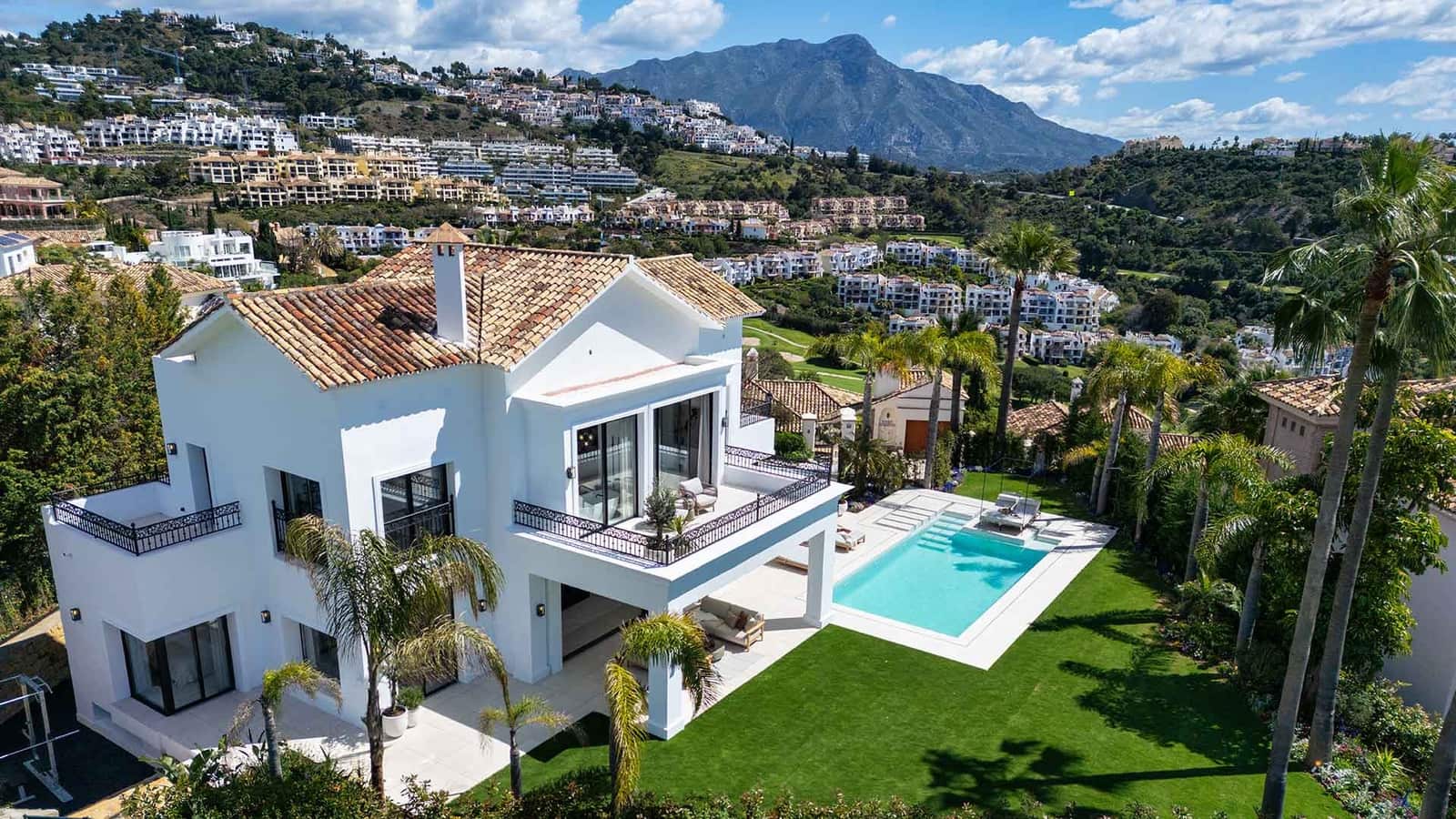 5 bedroom Villa for sale in Los Arqueros with pool - € 5,495,000 (Ref: 9695247)