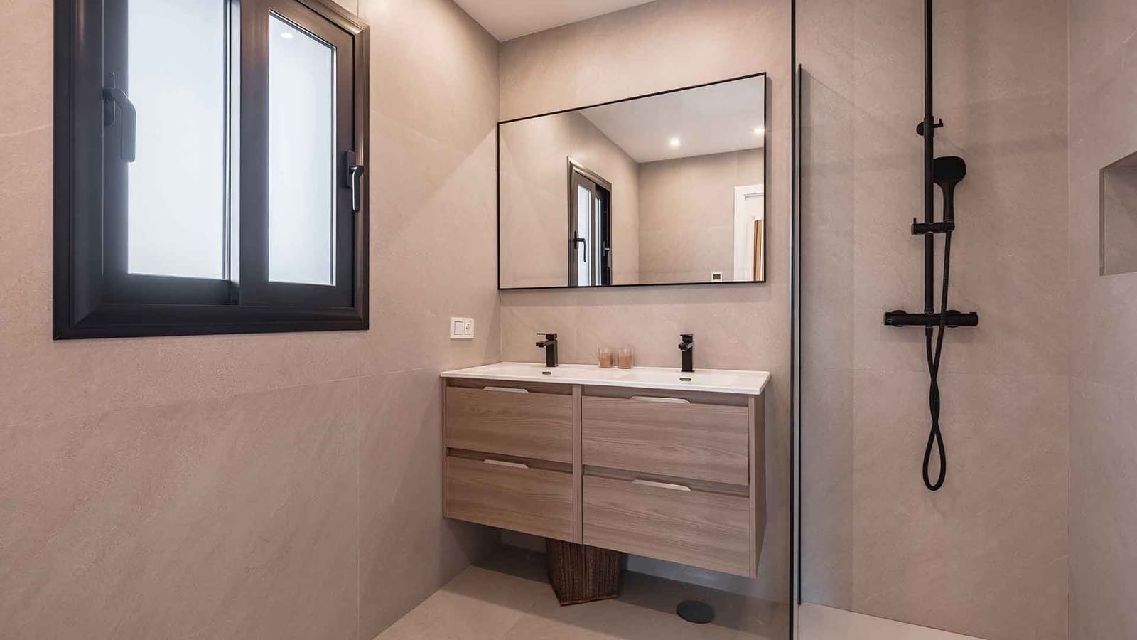 4 bedroom Villa for sale in Guadalmina with pool - € 2,595,000 (Ref: 9695248)