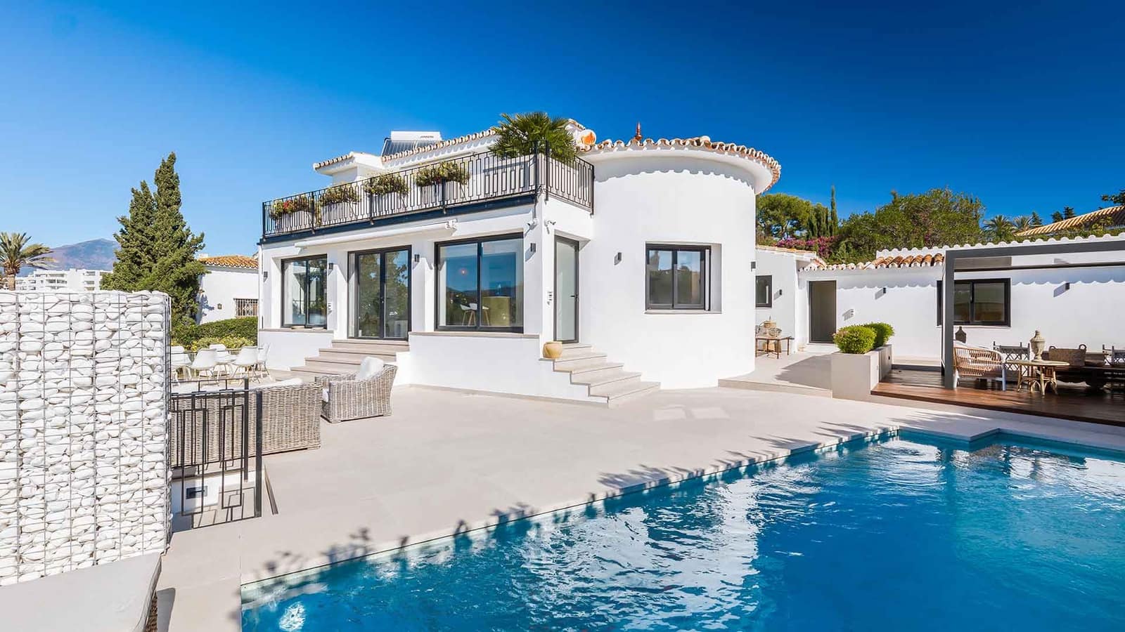 4 bedroom Villa for sale in Guadalmina with pool - € 2,595,000 (Ref: 9695248)