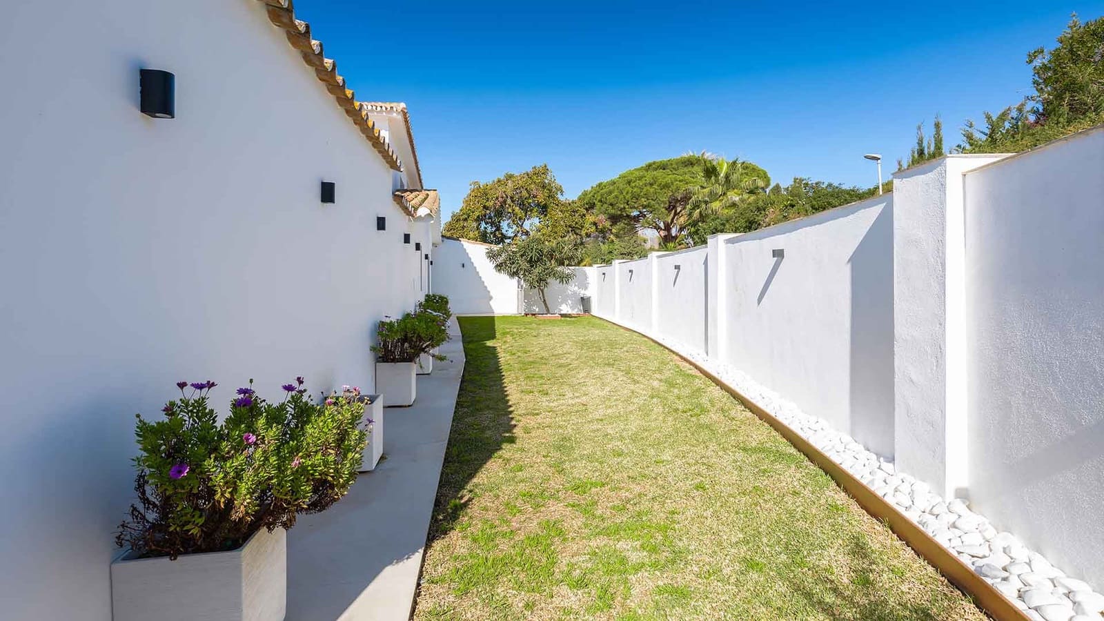 4 bedroom Villa for sale in Guadalmina with pool - € 2,595,000 (Ref: 9695248)