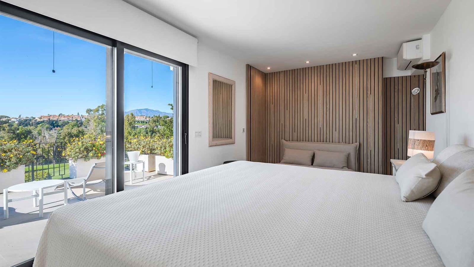 4 bedroom Villa for sale in Guadalmina with pool - € 2,595,000 (Ref: 9695248)