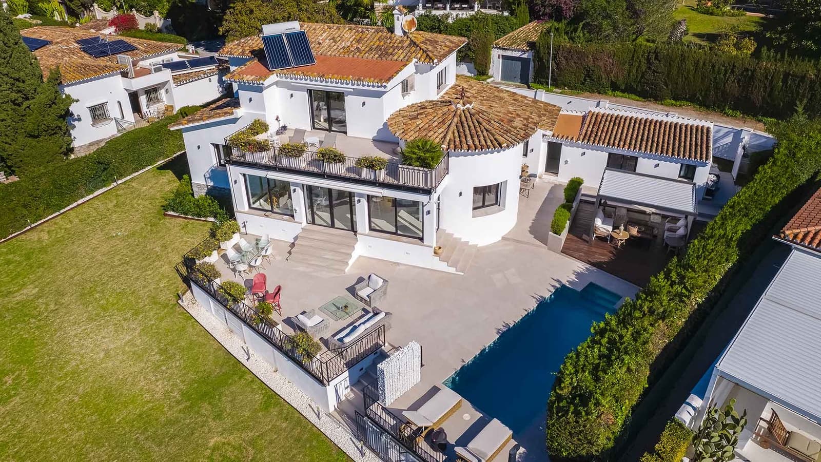 4 bedroom Villa for sale in Guadalmina with pool - € 2,595,000 (Ref: 9695248)
