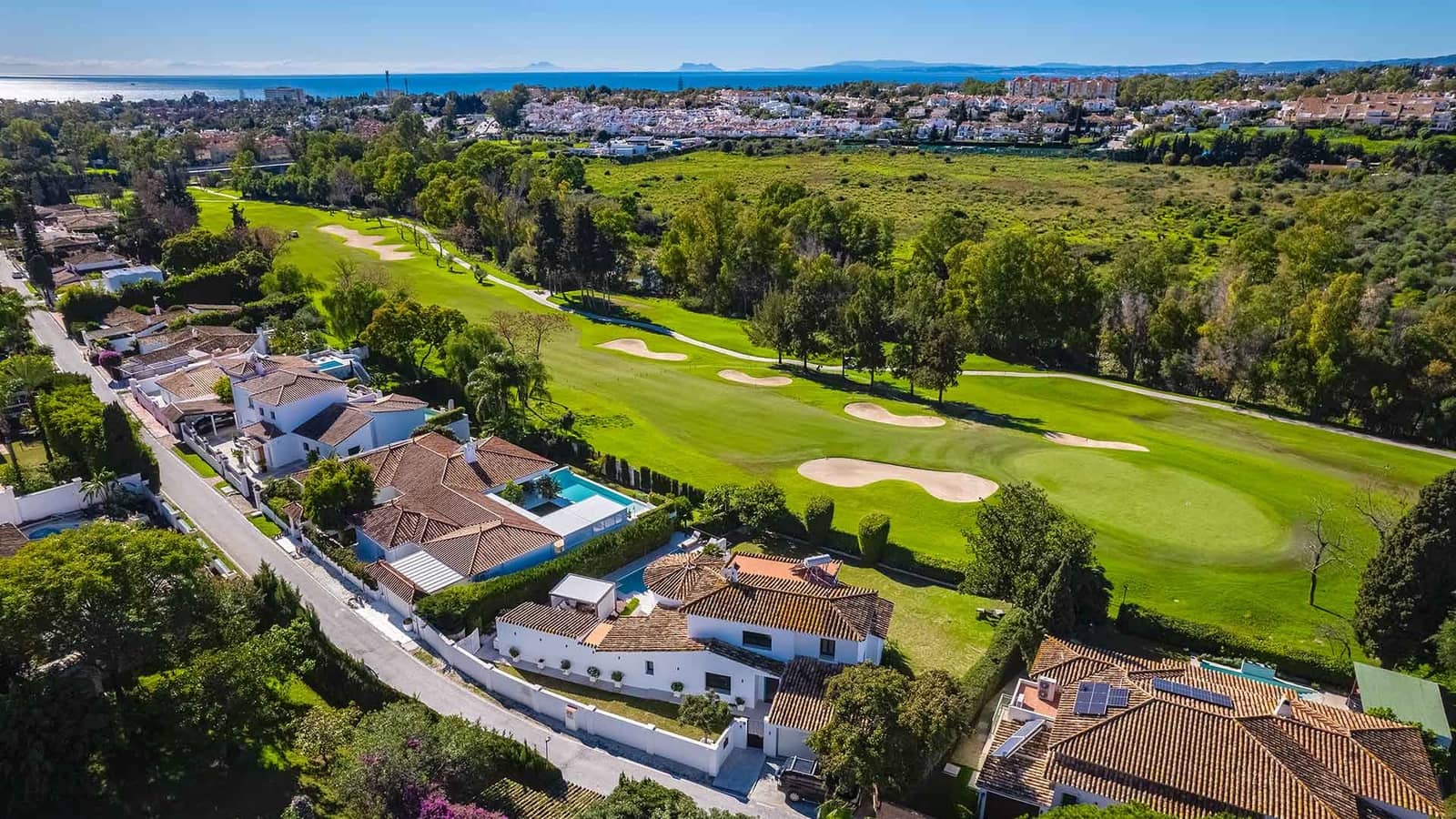 4 bedroom Villa for sale in Guadalmina with pool - € 2,595,000 (Ref: 9695248)