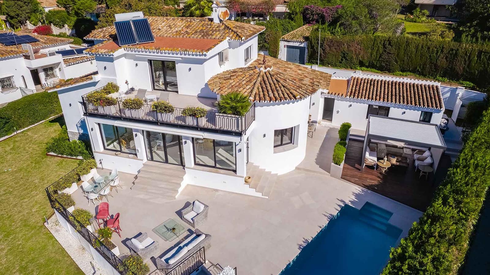 4 bedroom Villa for sale in Guadalmina with pool - € 2,595,000 (Ref: 9695248)