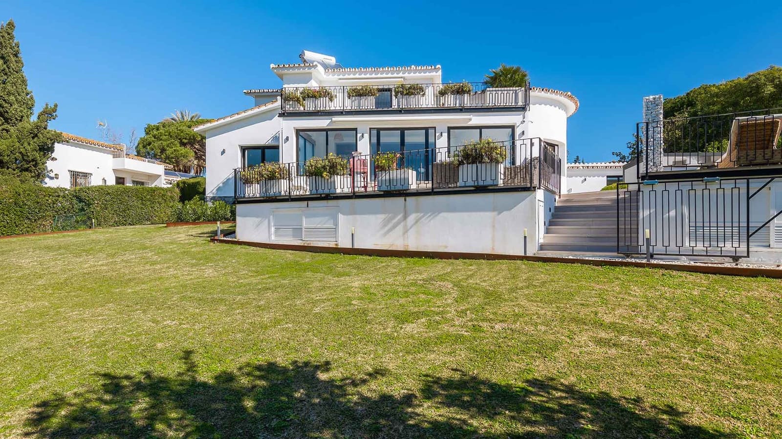 4 bedroom Villa for sale in Guadalmina with pool - € 2,595,000 (Ref: 9695248)