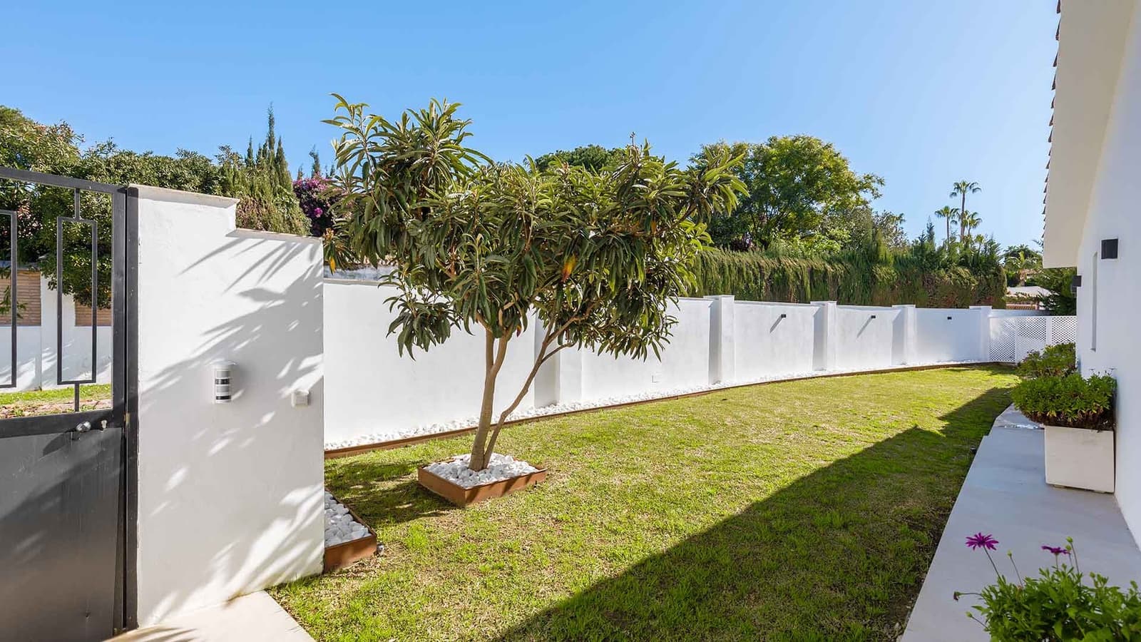 4 bedroom Villa for sale in Guadalmina with pool - € 2,595,000 (Ref: 9695248)