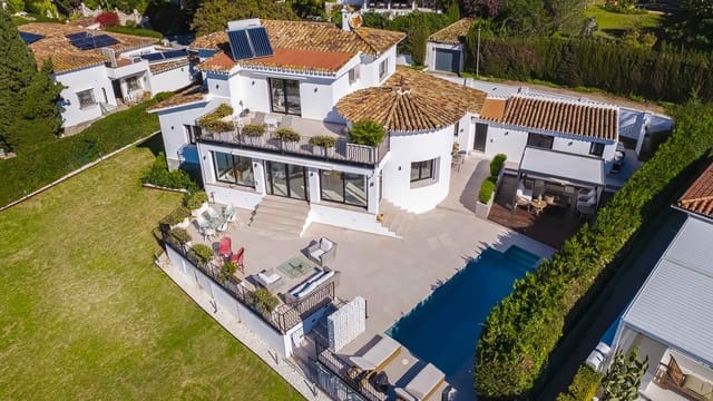 4 soveværelse Villa til salg i Guadalmina, Marbella med swimmingpool - € 2.595.000 (Ref: 9695248)