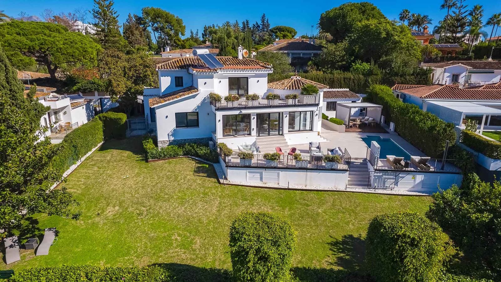 4 bedroom Villa for sale in Guadalmina with pool - € 2,595,000 (Ref: 9695248)