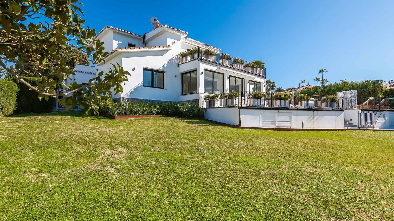 4 bedroom Villa for sale in Guadalmina with pool - € 2,595,000 (Ref: 9695248)