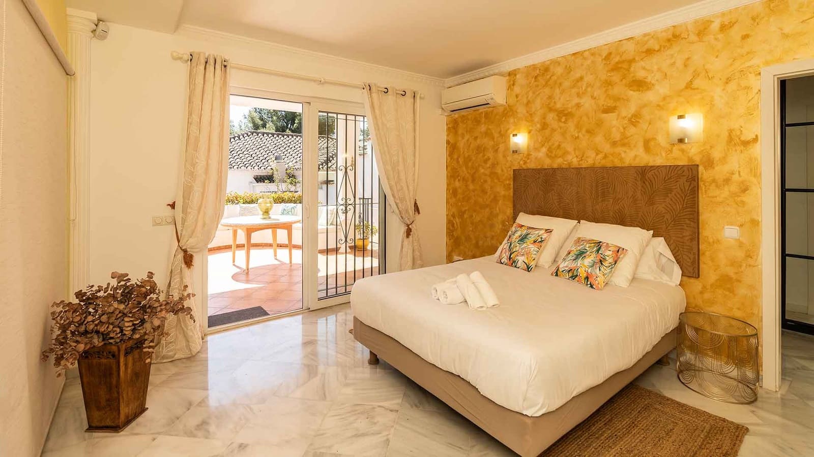 4 bedroom Villa for sale in Golden Mile with pool - € 1,600,000 (Ref: 9726575)