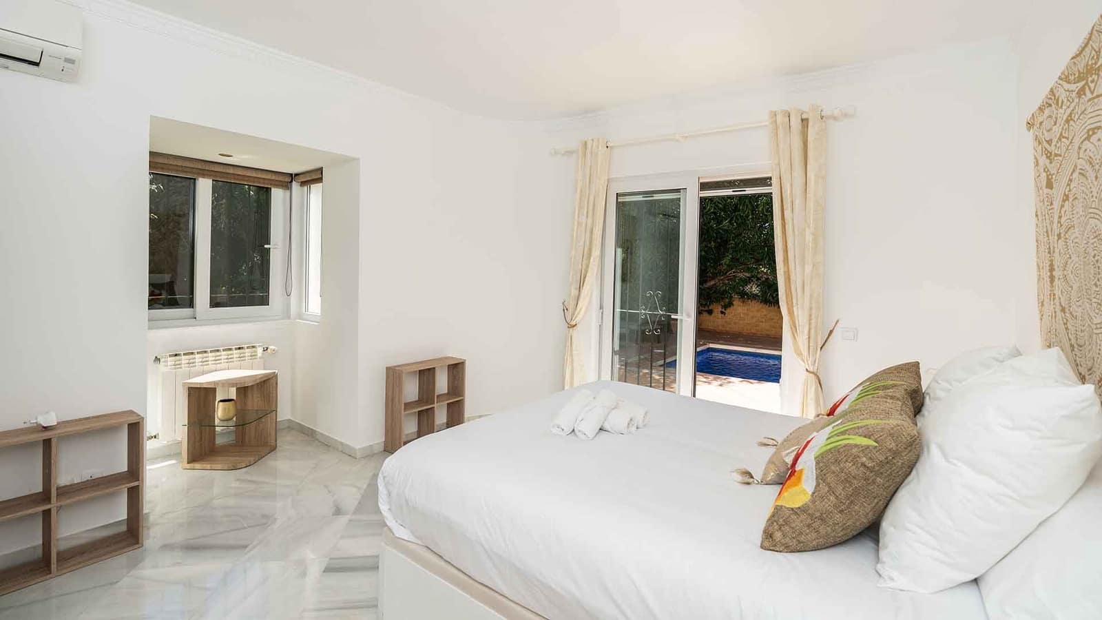 4 bedroom Villa for sale in Golden Mile with pool - € 1,600,000 (Ref: 9726575)