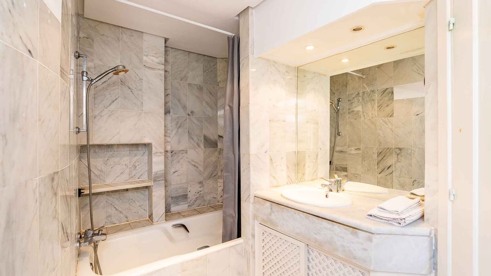 3 soverom Hus til salgs i Golden Mile med svømmebasseng - € 800 000 (Ref: 9777999)