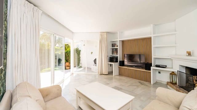 3 soverom Hus til salgs i Lomas De Marbella, Marbella med svømmebasseng - € 800 000 (Ref: 9777999)