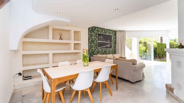 3 soverom Hus til salgs i Lomas De Marbella, Marbella med svømmebasseng - € 800 000 (Ref: 9777999)