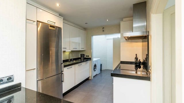 3 soverom Hus til salgs i Lomas De Marbella, Marbella med svømmebasseng - € 800 000 (Ref: 9777999)