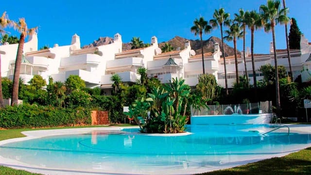 3 soverom Hus til salgs i Lomas De Marbella, Marbella med svømmebasseng - € 800 000 (Ref: 9777999)