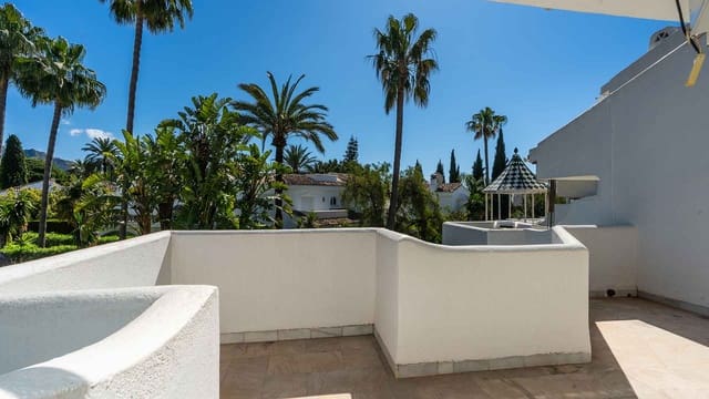 3 soverom Hus til salgs i Lomas De Marbella, Marbella med svømmebasseng - € 800 000 (Ref: 9777999)