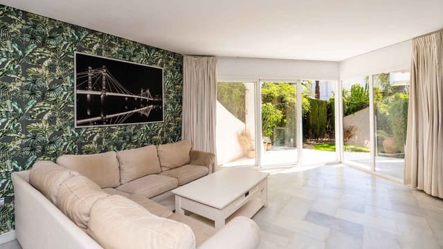 3 soverom Hus til salgs i Lomas De Marbella, Marbella med svømmebasseng - € 800 000 (Ref: 9777999)