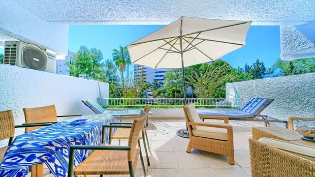 Apartamento de 1 habitación en Lomas De Marbella, Marbella en venta con piscina - 560.000 € (Ref: 9784969)