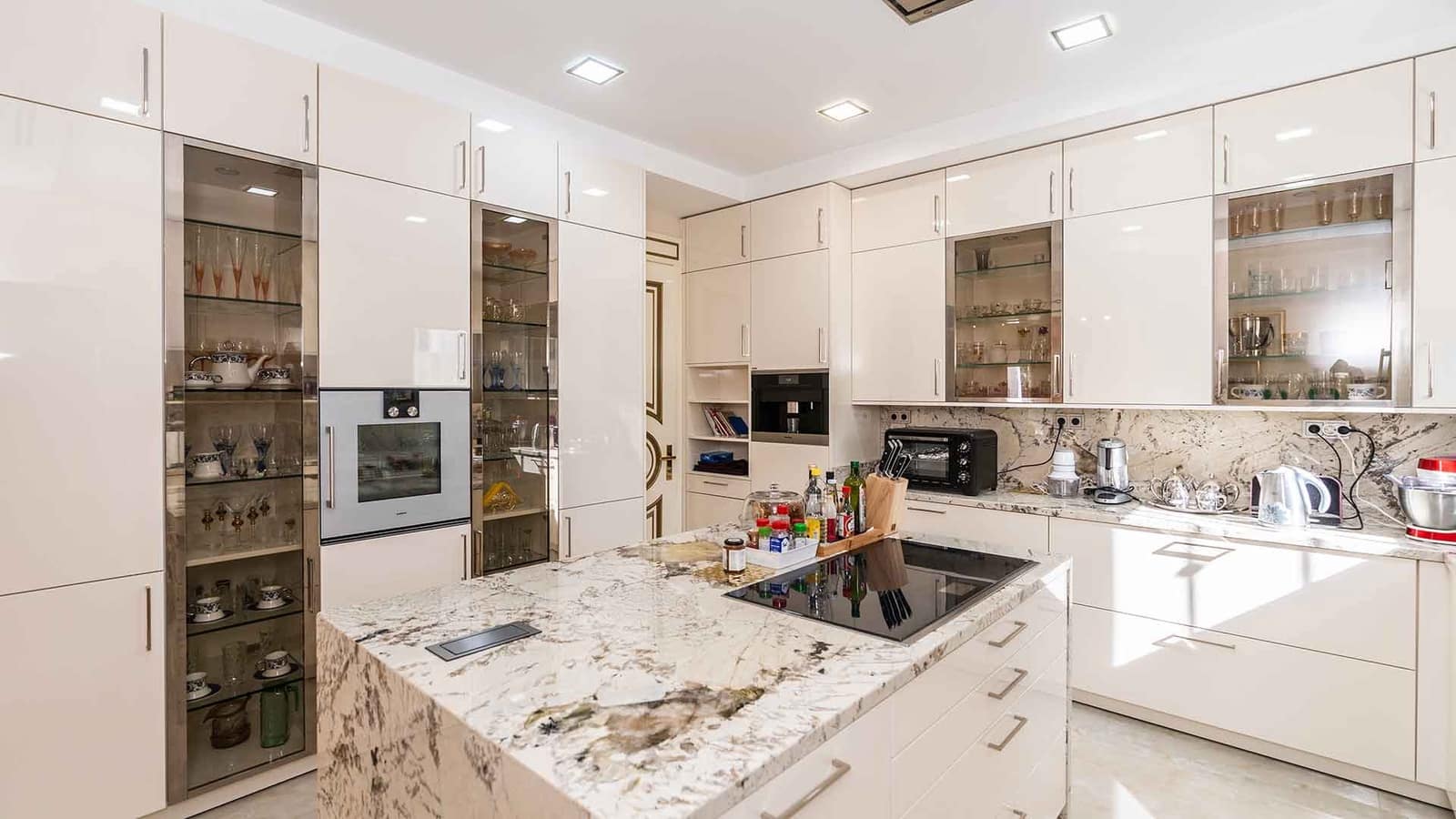 4 bedroom Villa for sale in Golden Mile with pool - € 6,950,000 (Ref: 9788318)