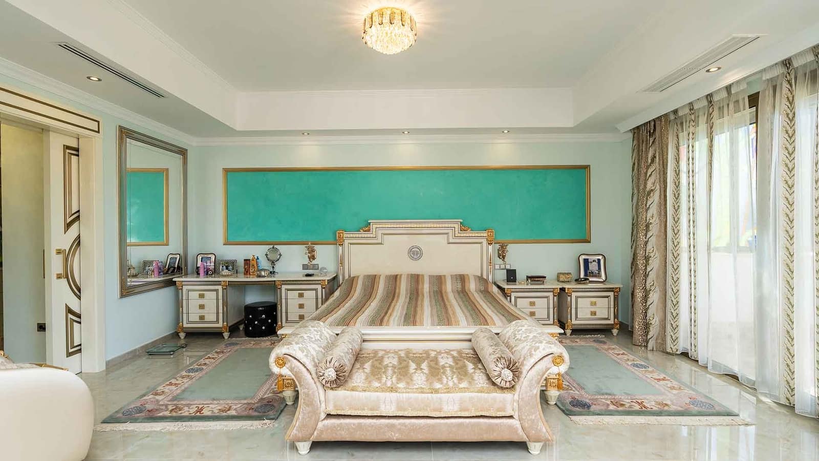 4 bedroom Villa for sale in Golden Mile with pool - € 6,950,000 (Ref: 9788318)