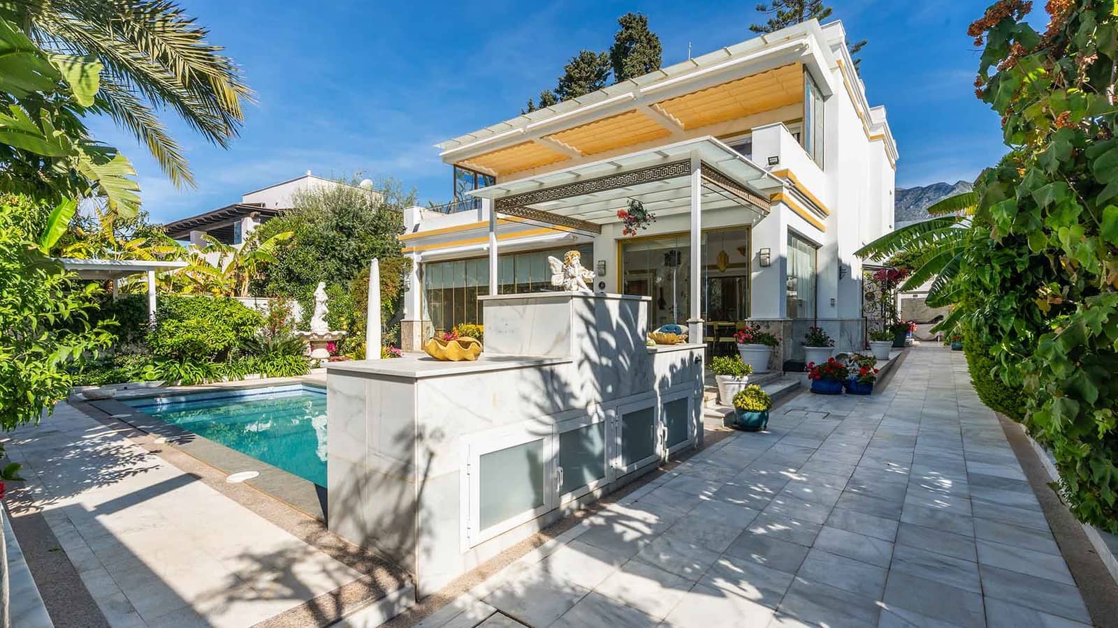 4 bedroom Villa for sale in Golden Mile with pool - € 6,950,000 (Ref: 9788318)