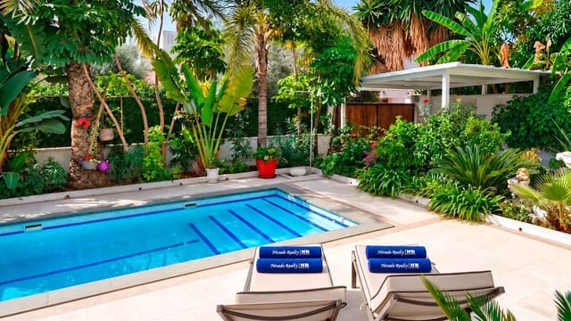 4 soveværelse Villa til salg i Lomas De Marbella, Marbella med swimmingpool - € 6.550.000 (Ref: 9788318)