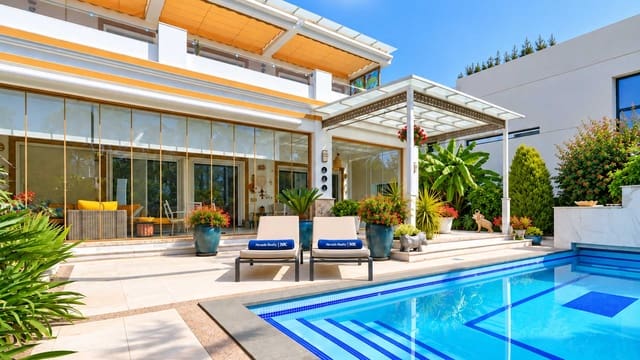 4 soveværelse Villa til salg i Lomas De Marbella, Marbella med swimmingpool - € 6.550.000 (Ref: 9788318)