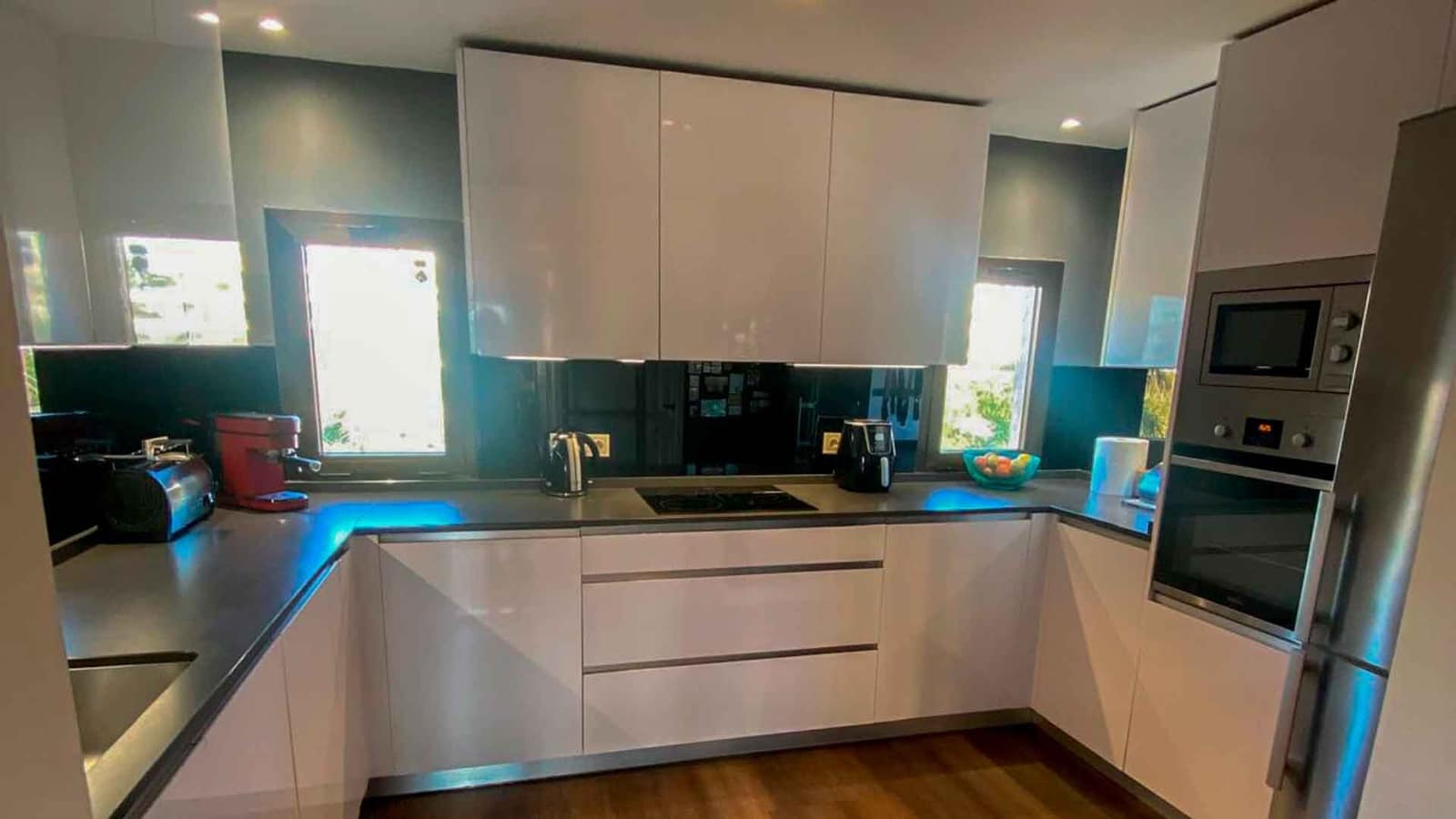 3 sovrum Takvåning till salu i Estepona med pool - 835 000 € (Ref: 9788319)