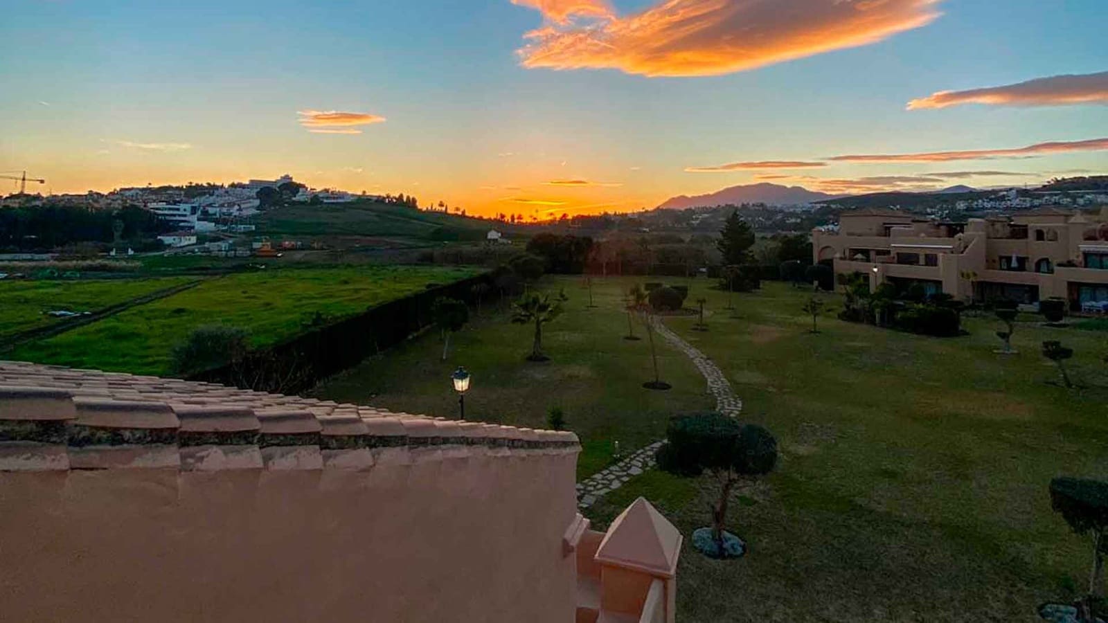 3 sovrum Takvåning till salu i Estepona med pool - 835 000 € (Ref: 9788319)