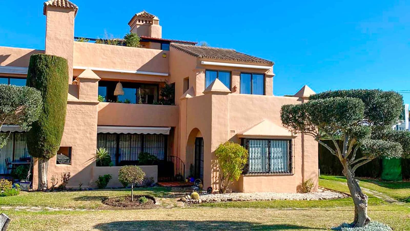 3 sovrum Takvåning till salu i Estepona med pool - 835 000 € (Ref: 9788319)